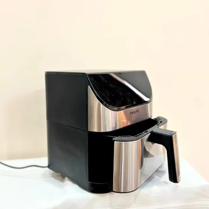 Philips 8L Air Fryer – 1500W Powerful Oil-Free Air Fryer | 90% Less Oil Healthy Cooking